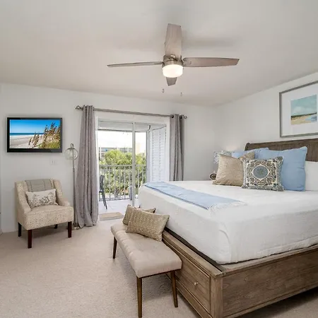 Royal Pelican - New Listing - 4511 Bay Beach Ln Condo